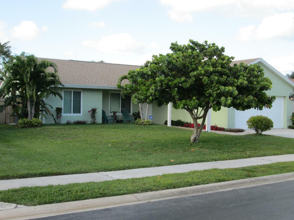 Property Photo:  176 Arrowhead Circle  FL 33458 