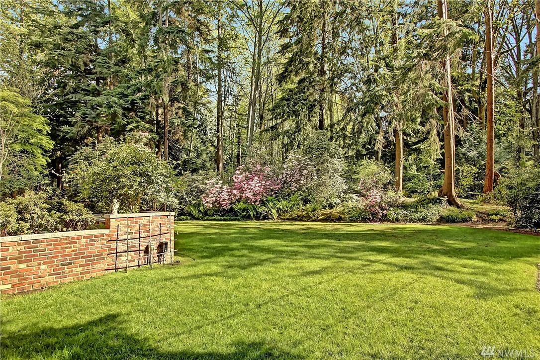 Property Photo:  10919 Algonquin Rd  WA 98020 