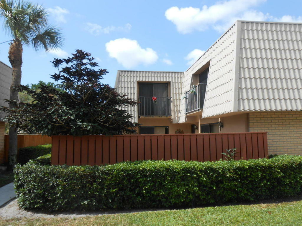 Property Photo: 6222 62nd Way FL 33409