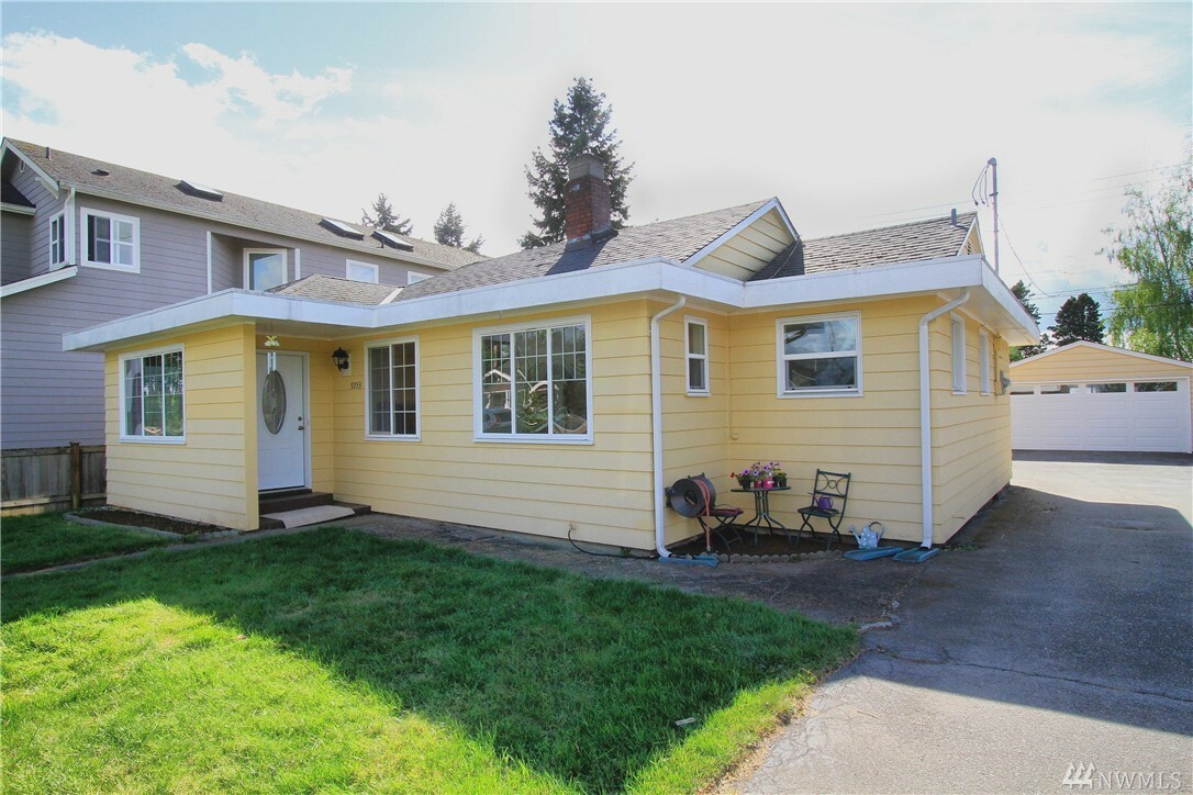 Property Photo:  9253 Dayton Ave N  WA 98103 