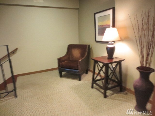 Property Photo: 1071 4th Ave S 204 WA 98020