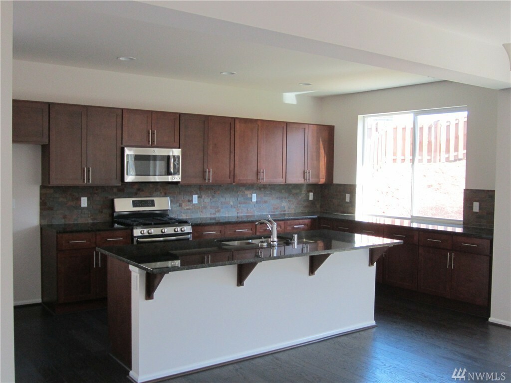 Property Photo: 19527 18th Lot 33 Av Ct E WA 98387
