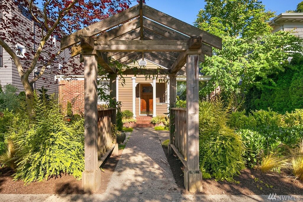 Property Photo:  1830 McGilvra Boulevard E  WA 98112 