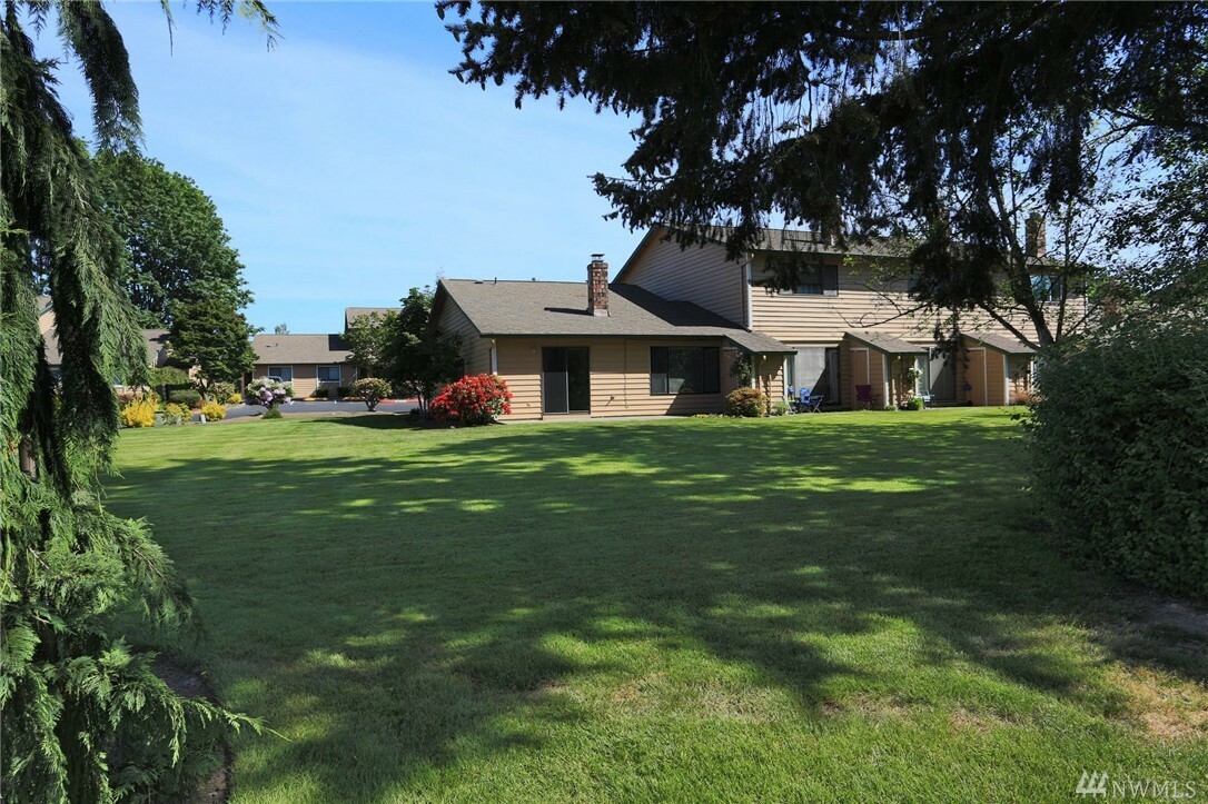 Property Photo:  21513 4th Ave W  C11  WA 98021 