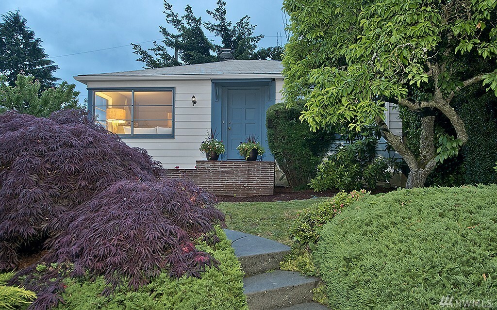 Property Photo:  8435 40th Ave SW  WA 98136 