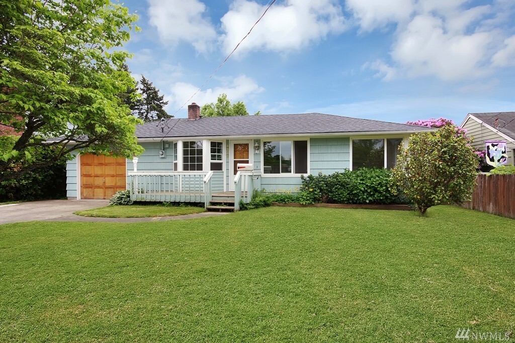 Property Photo: 1008 5th Ave SW WA 98371