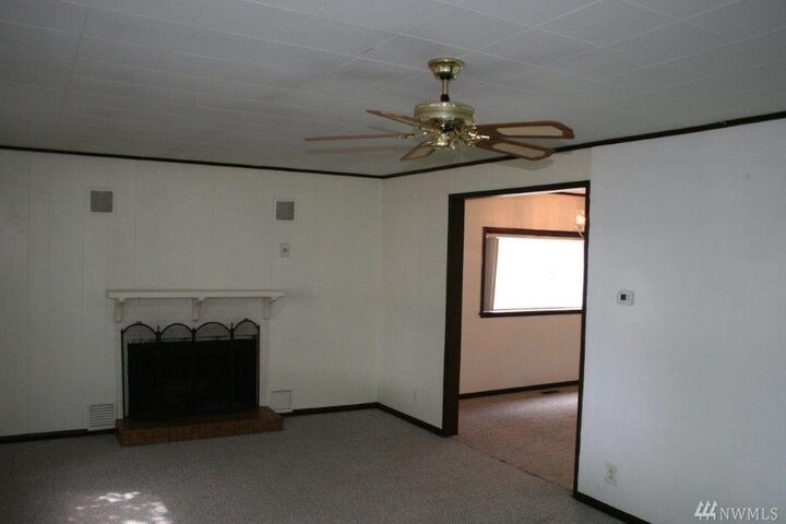 Property Photo:  814 5th St  WA 98221 