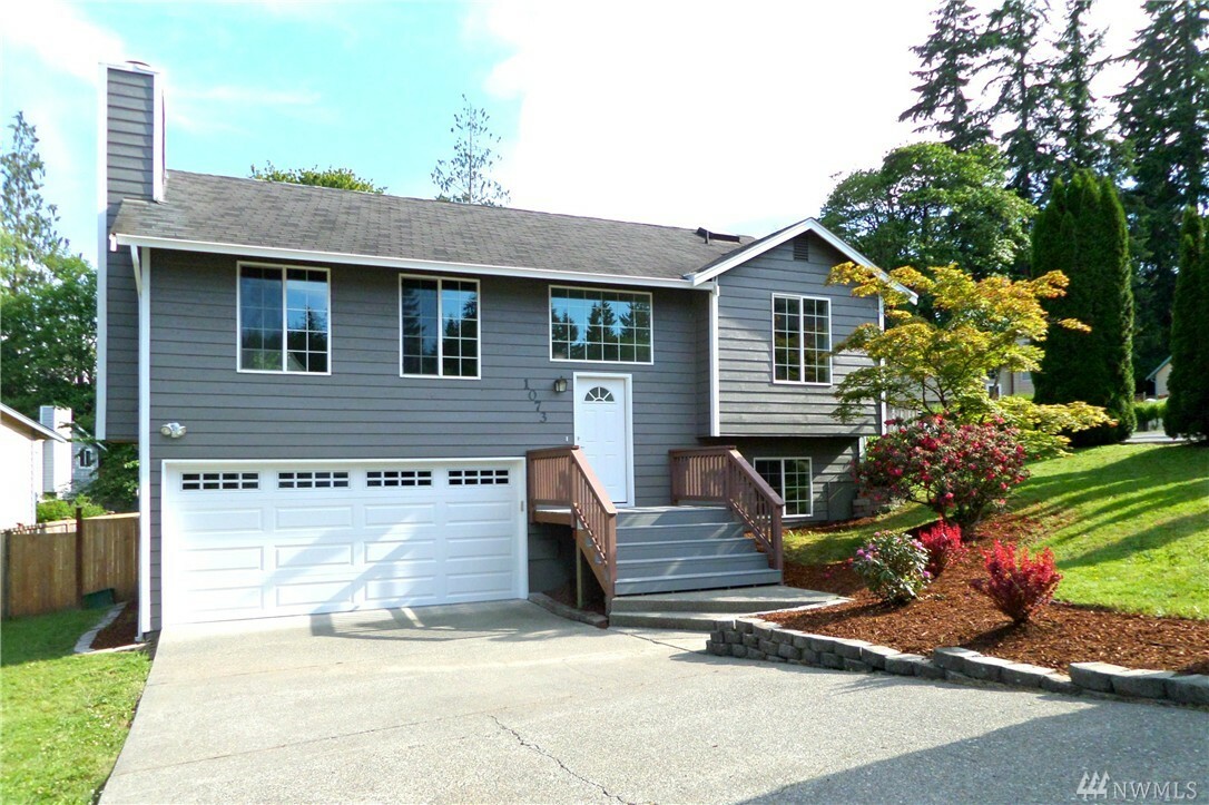 Property Photo:  1073 NE Lombard Ct  WA 98311 