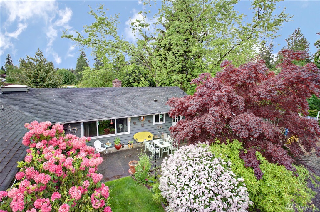 Property Photo: 6421 185th St SW WA 98037