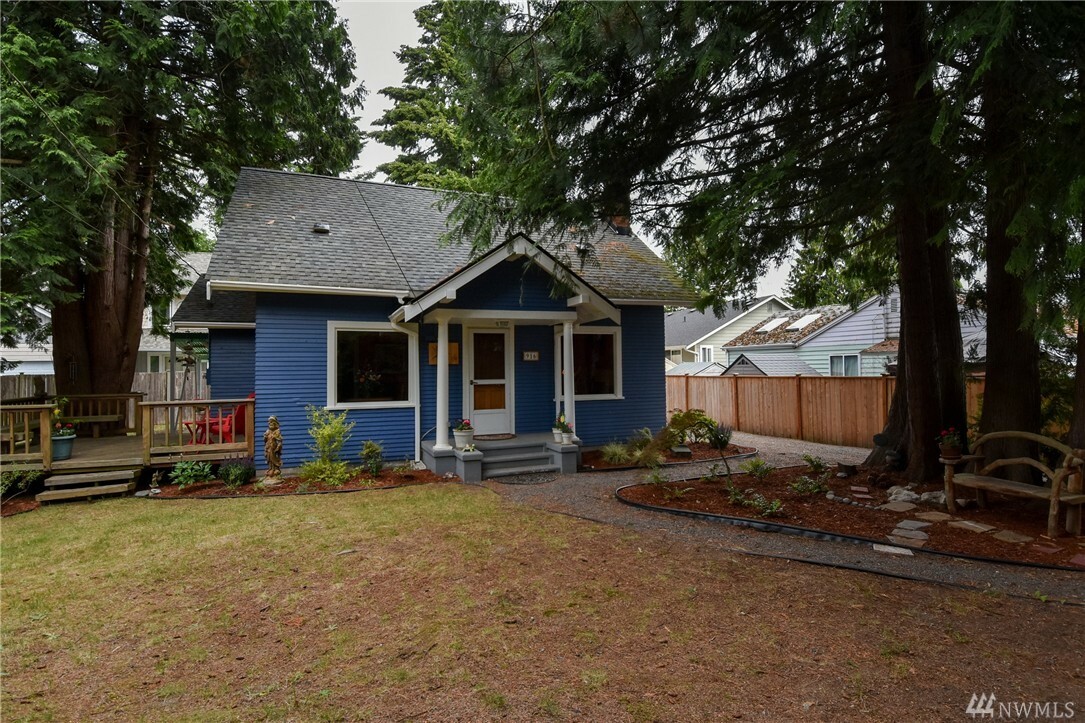 Property Photo:  916 N 199th  WA 98133 