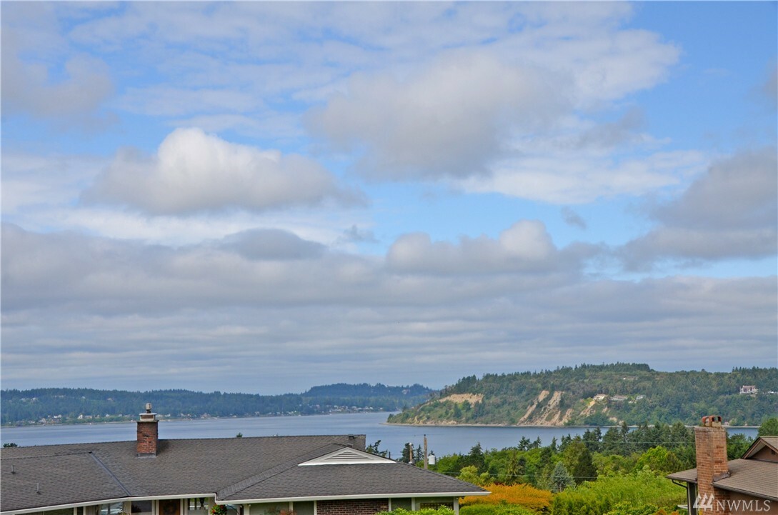 Property Photo:  944 S Mountain View Ave  WA 98465 