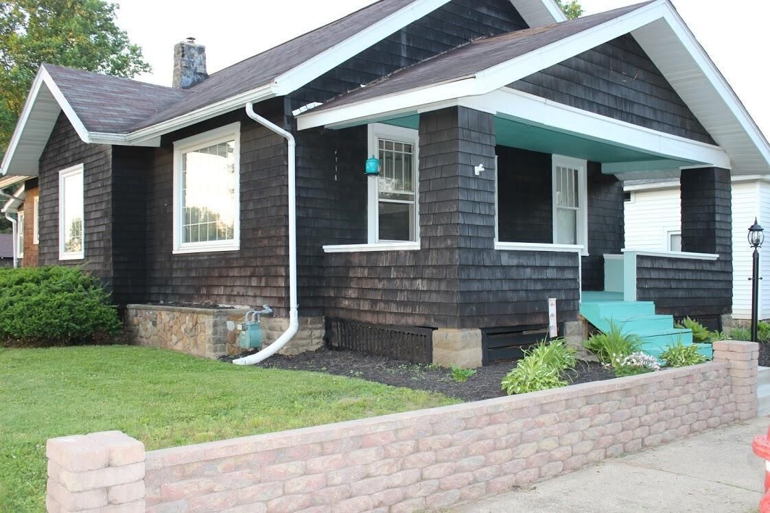 Property Photo:  909 W Sugar Street  OH 43050 