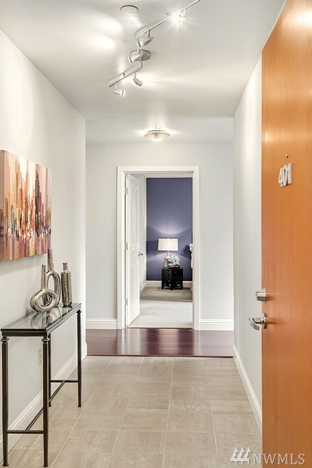 Property Photo: 701 1st Ave N 401 WA 98109