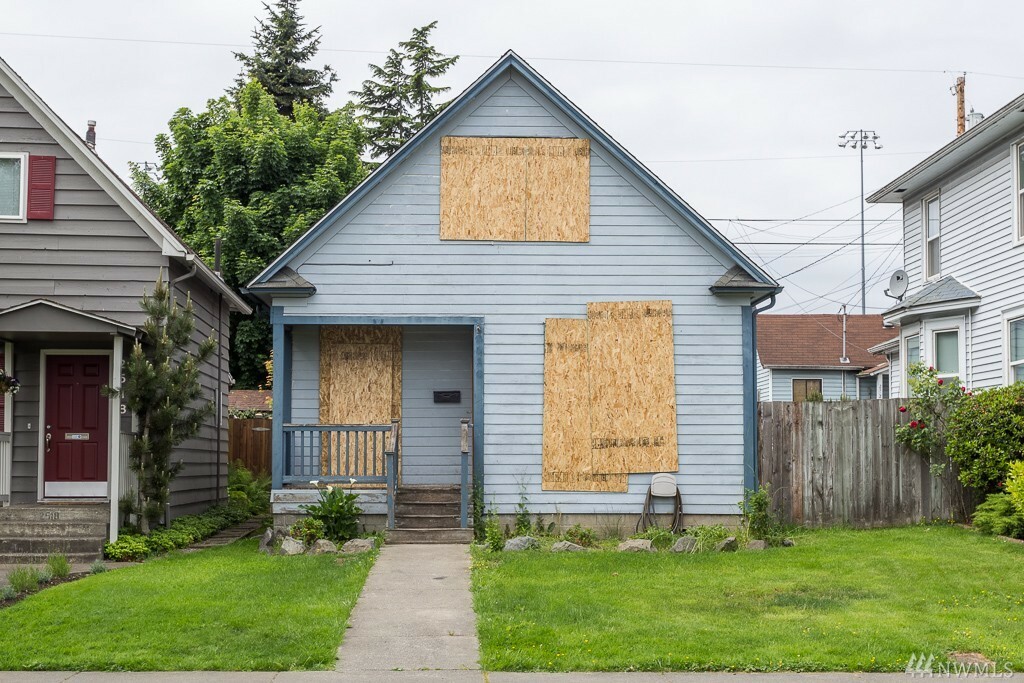 Property Photo: 2516 Lombard Ave WA 98201