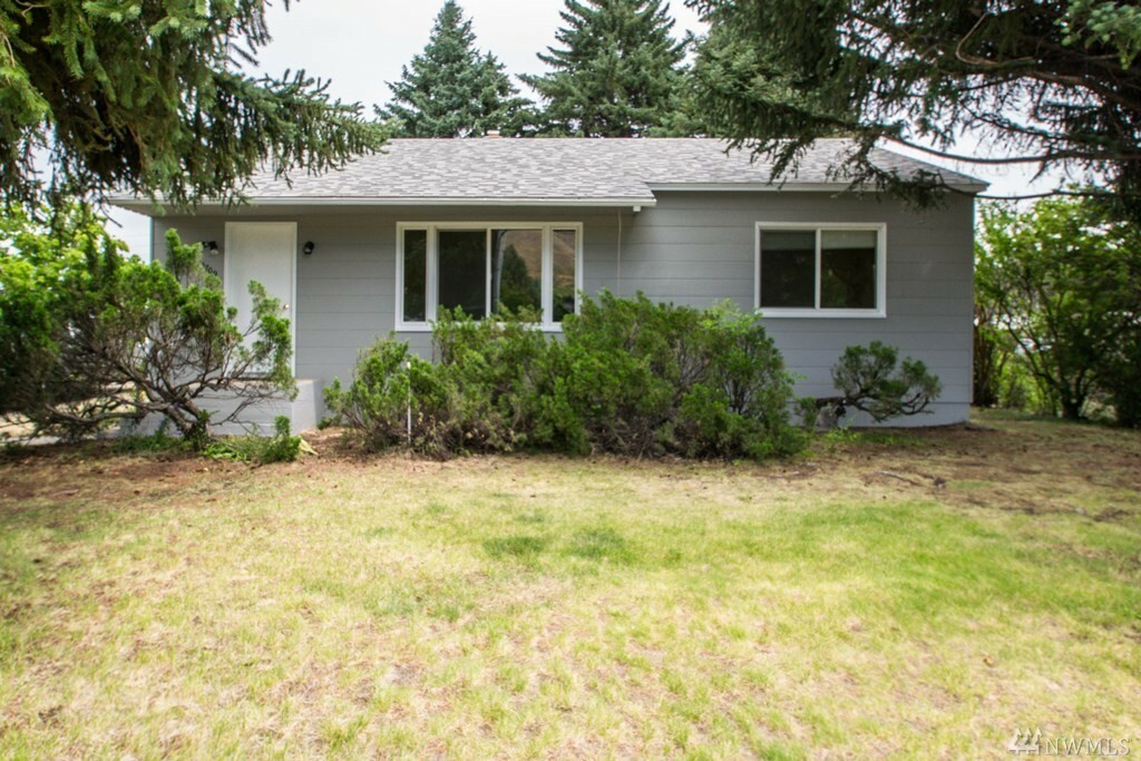 Property Photo:  1709 N Western Ave  WA 98801 