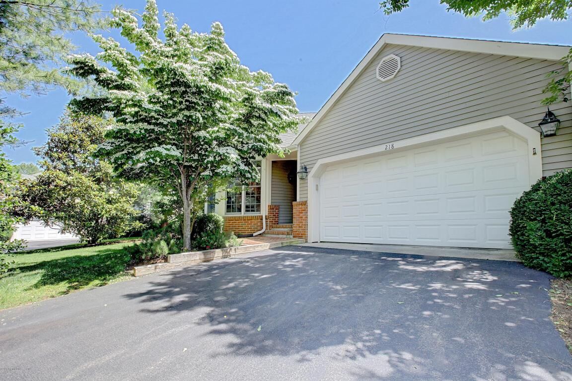 Property Photo:  218 Heritage Court  NJ 07739 