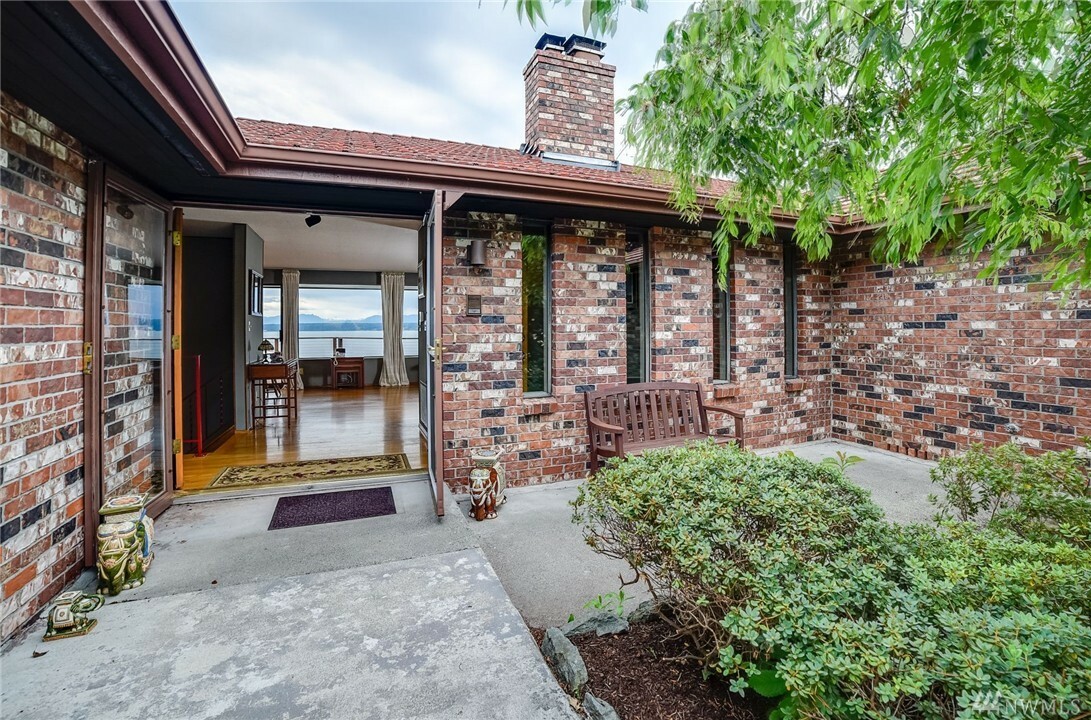 Property Photo:  1439 Crestview Dr  WA 98282 