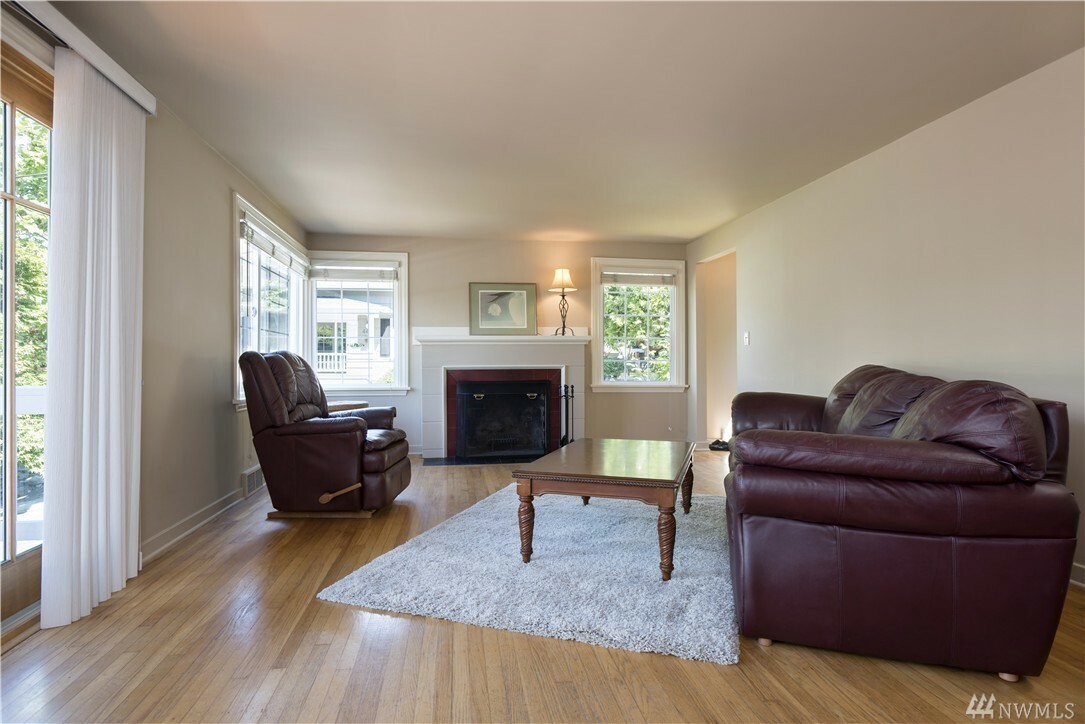 Property Photo:  4431 SW Kenyon Place  WA 98136 