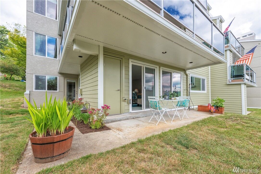 Property Photo: 7050 155 Place NE 7050 WA 98052