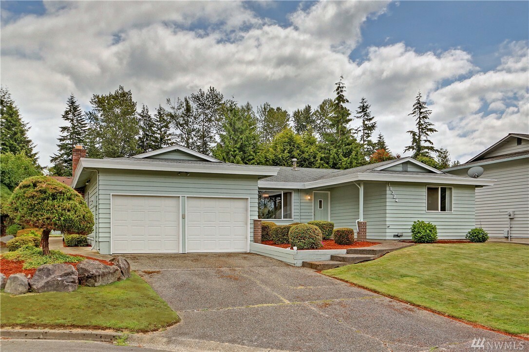 Property Photo:  19324 140th Place SE  WA 98058 