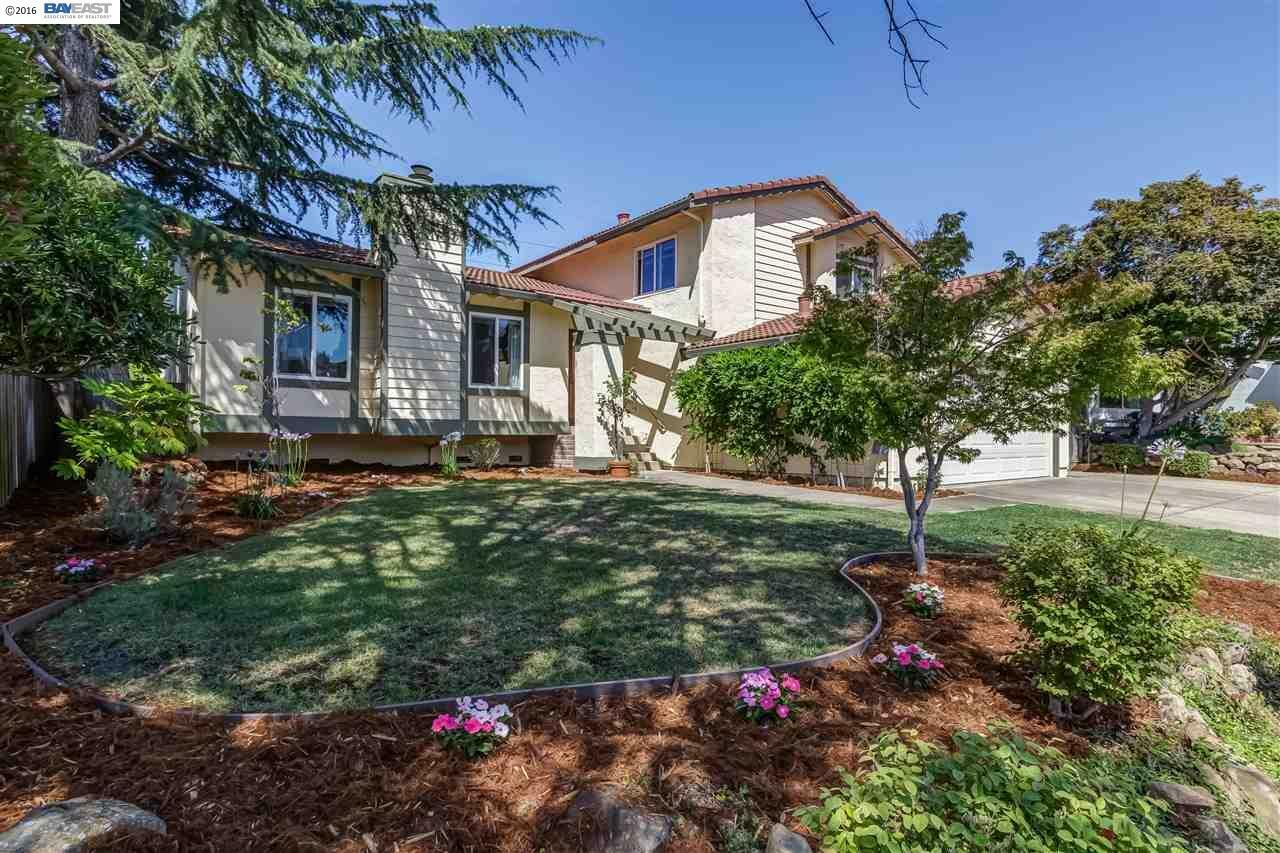 Property Photo: 18749 W Cavendish Dr CA 94552