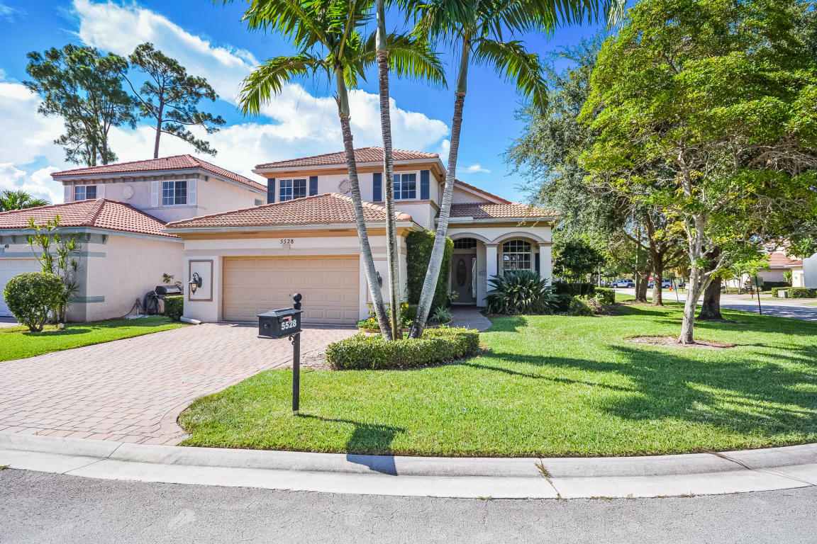 Property Photo: 5528 American Circle FL 33484