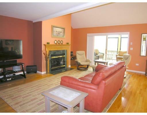 Property Photo:  114 Parkhurst Dr 114  MA 01886 