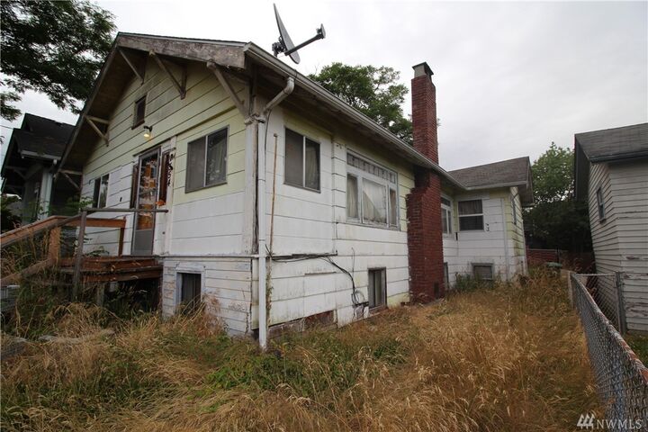 Property Photo: 7554 17th Ave NW WA 98117