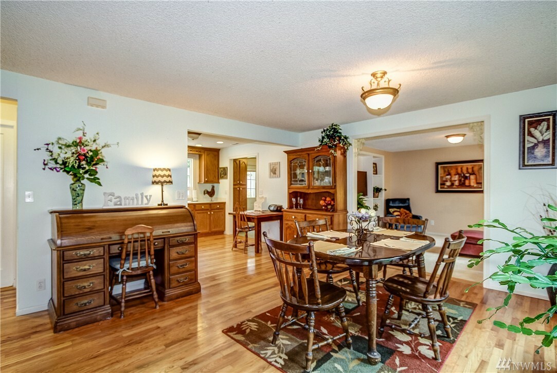Property Photo: 10320 Roosevelt Wy NE WA 98125