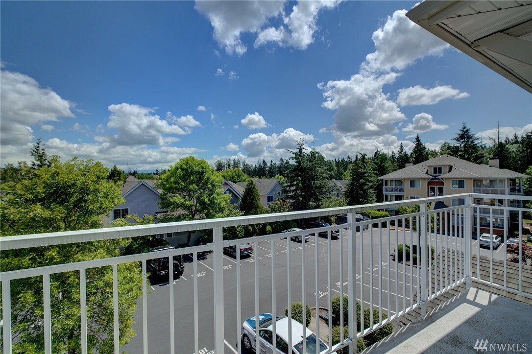 Property Photo:  517 225th Lane NE E-306  WA 98074 