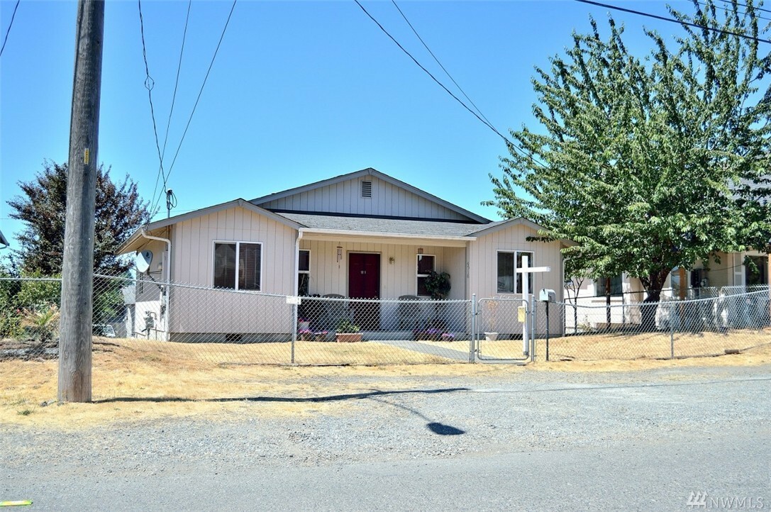 Property Photo:  4518 S Puget Sound Ave  WA 98409 