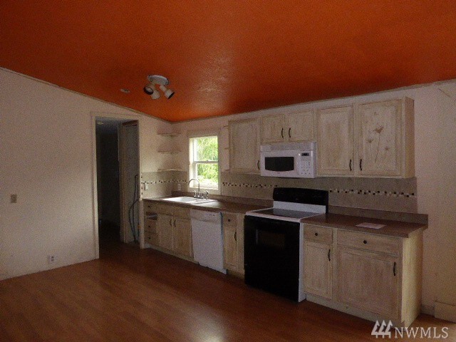 Property Photo: 10730 333rd Ave SE WA 98294