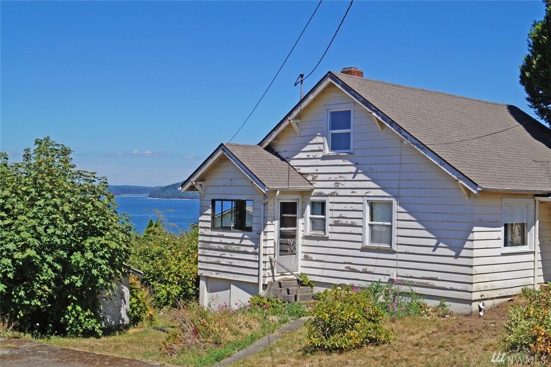 Property Photo:  1102 E Fairmount Ave  WA 98584 