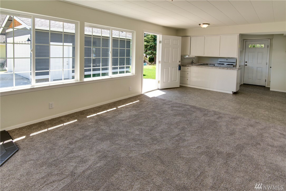 Property Photo:  2708 E Connecticut St  WA 98226 