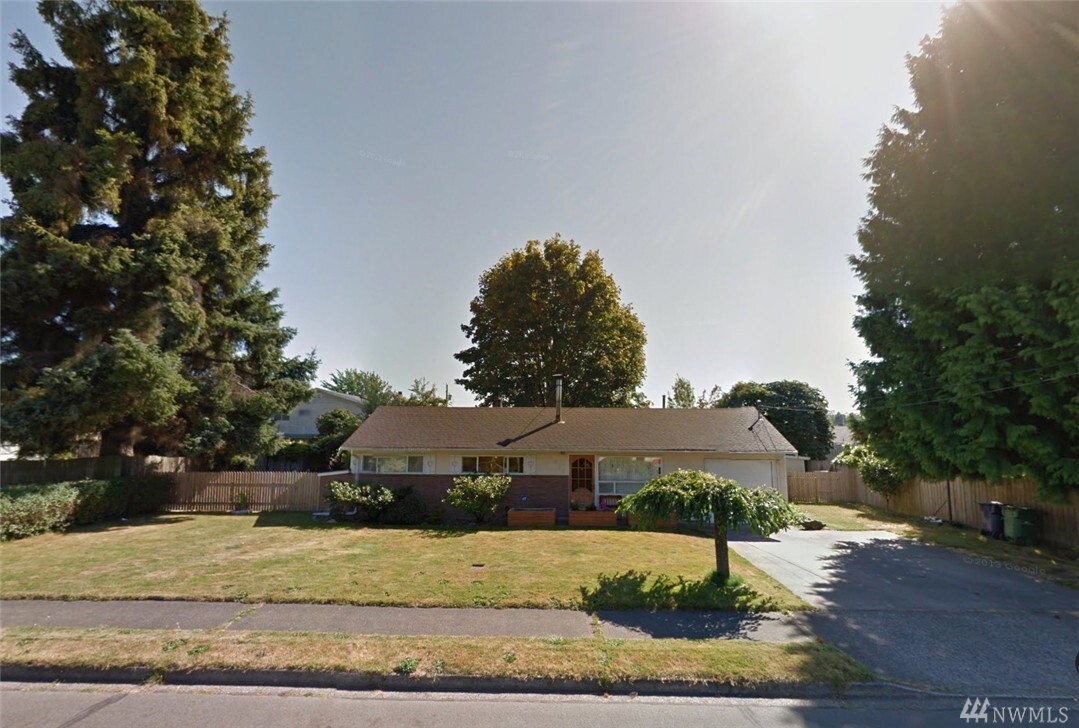 Property Photo: 912 17th St NE WA 98002