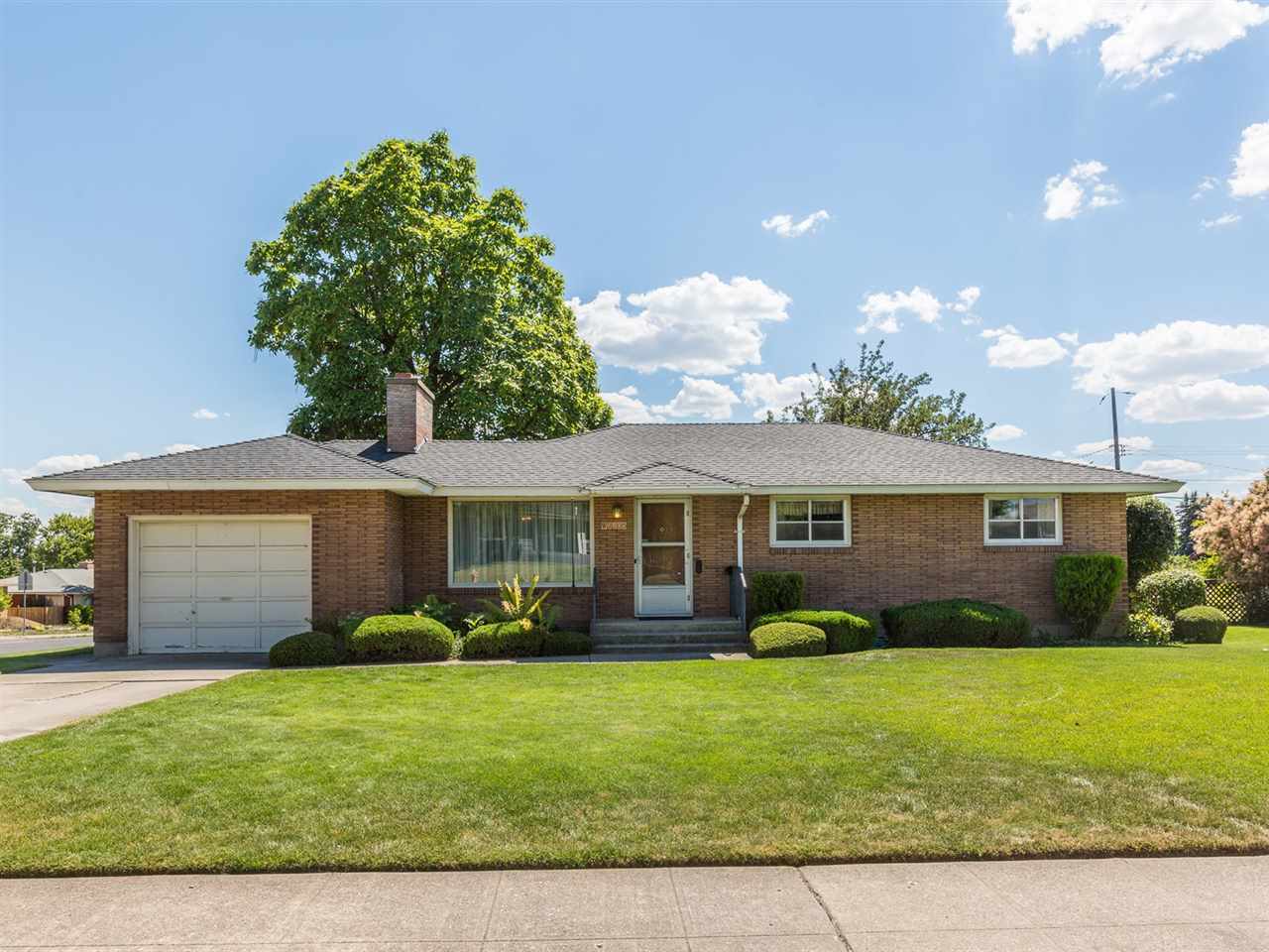 Property Photo: 2205 W Rockwell Ave WA 99205