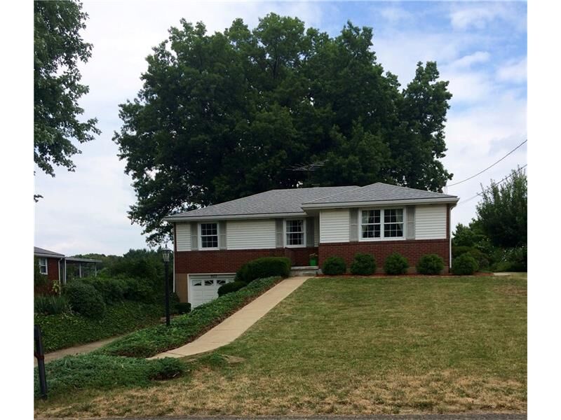 Property Photo: 923 Amaryllis Drive PA 15237