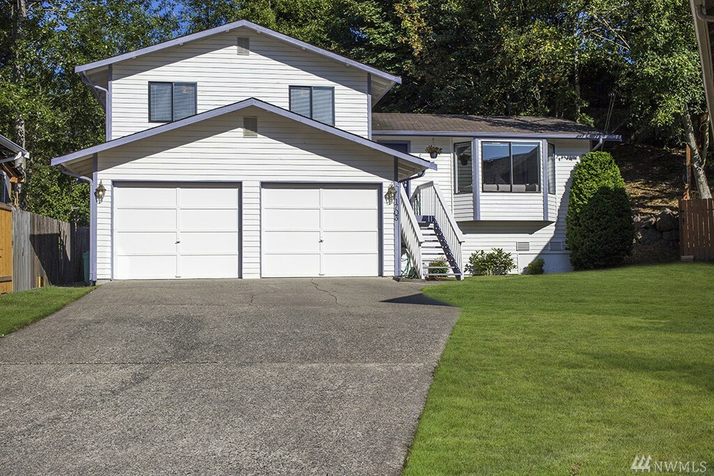 Property Photo:  1703 174th Place SE  WA 98012 