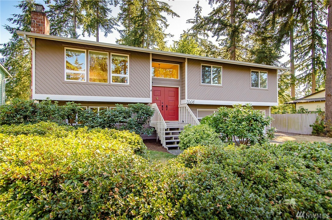 Property Photo:  7008 174th St SW  WA 98026 