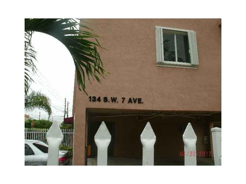Property Photo:  