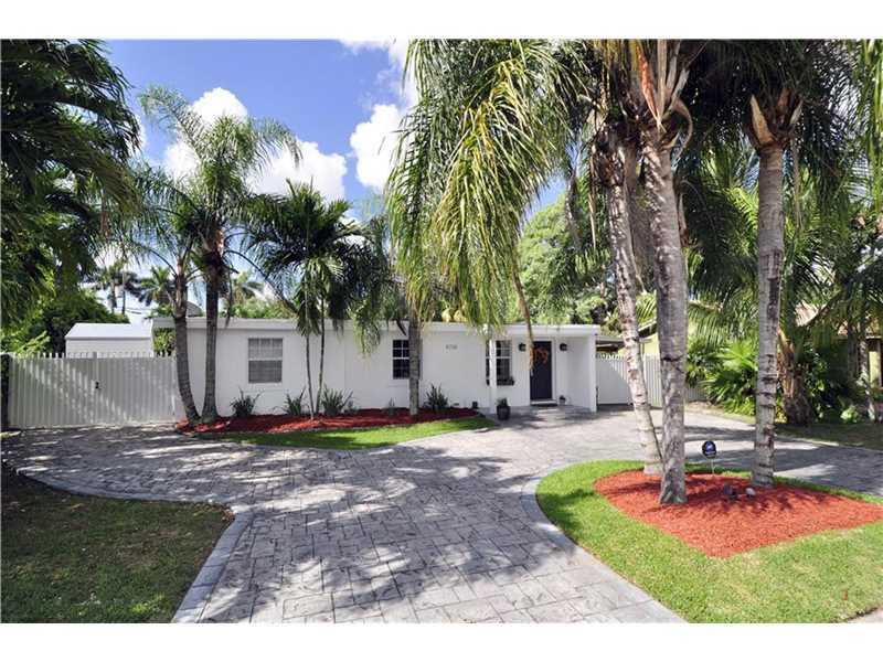 Property Photo: 9750 SW 47th St FL 33165