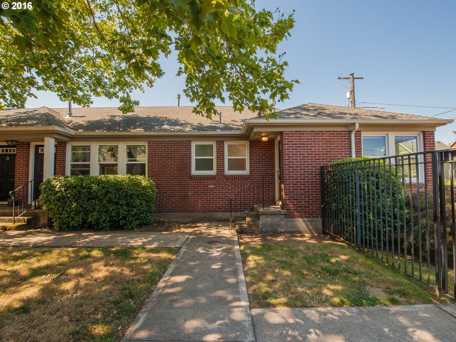 Property Photo:  2530 NE Killingsworth St 1  OR 97211 
