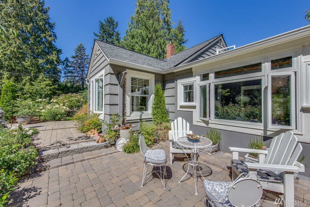 Property Photo: 7746 Hansen Rd NE WA 98110