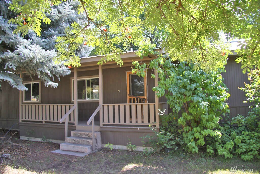 Property Photo:  109 Washington St  WA 98862 