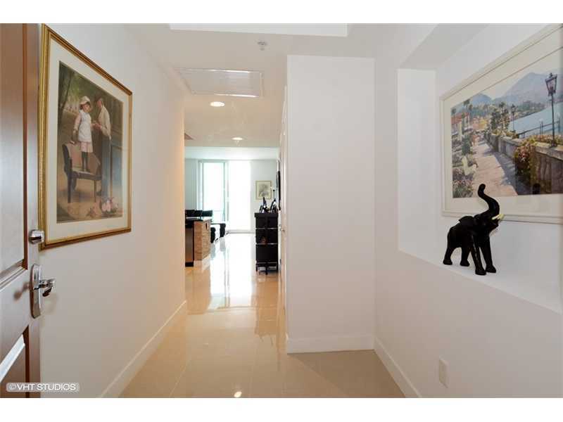 Property Photo:  315 NE 3 Av 1405  FL 33301 