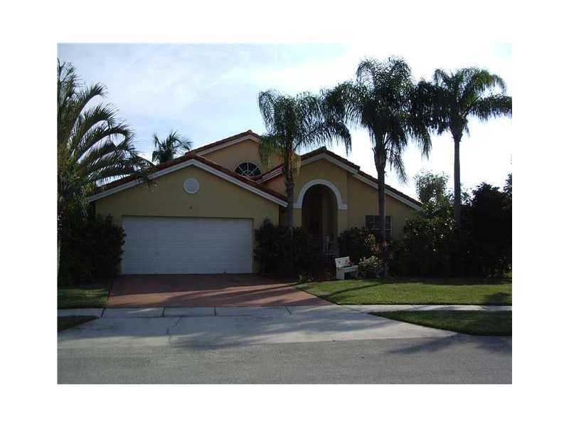Property Photo: 910 NW 202 Ln FL 33029