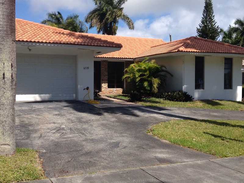 Property Photo:  1239 Pierce St  FL 33019 