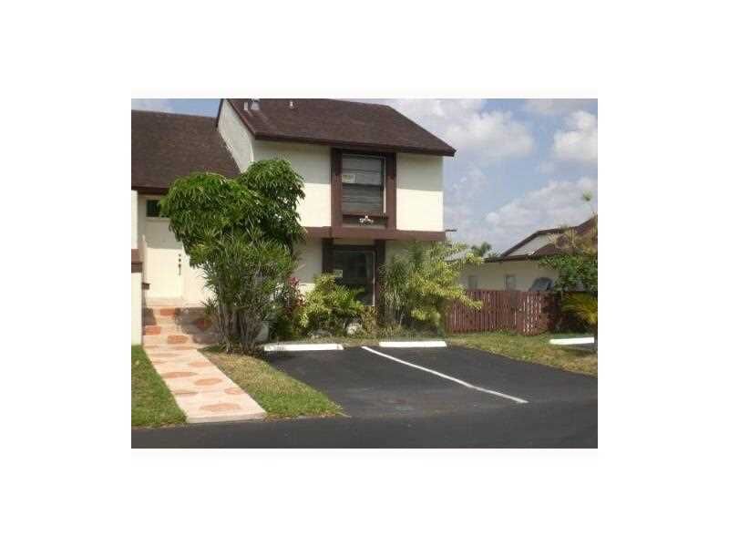 Property Photo:  462 NW 98 Ct 462  FL 33172 