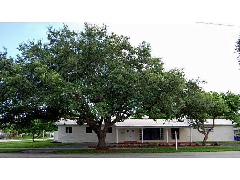 Property Photo:  3400 Thomas St  FL 33021 