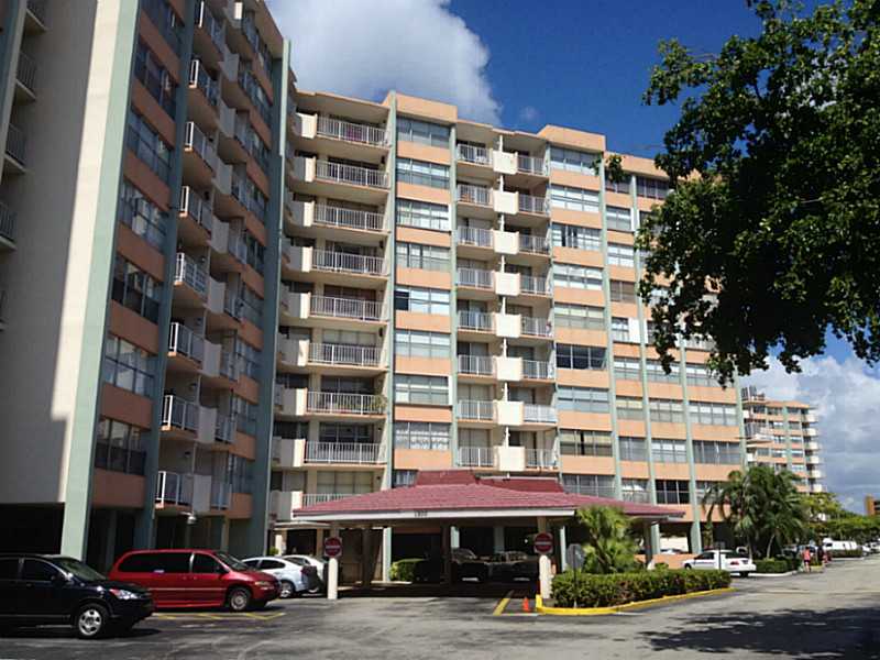 Property Photo: 1300 NE Miami Gardens Dr 821E FL 33179